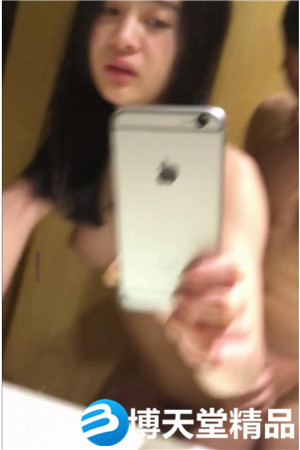 [国产剧情]学生妹拿着手机对着镜子拍摄被男友后 大奶子真是极品海报剧照